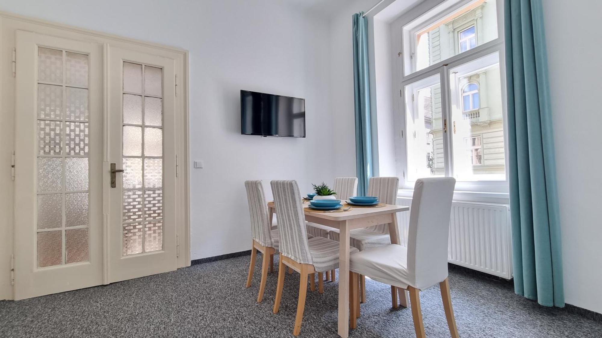 Finnem Rentals Tyrsova Praag Buitenkant foto