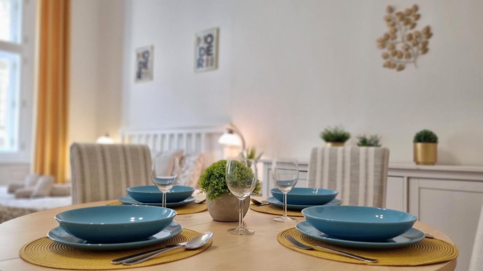 Finnem Rentals Tyrsova Praag Buitenkant foto